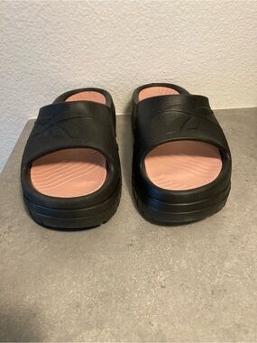 NWOT Reebok Platform Slides
